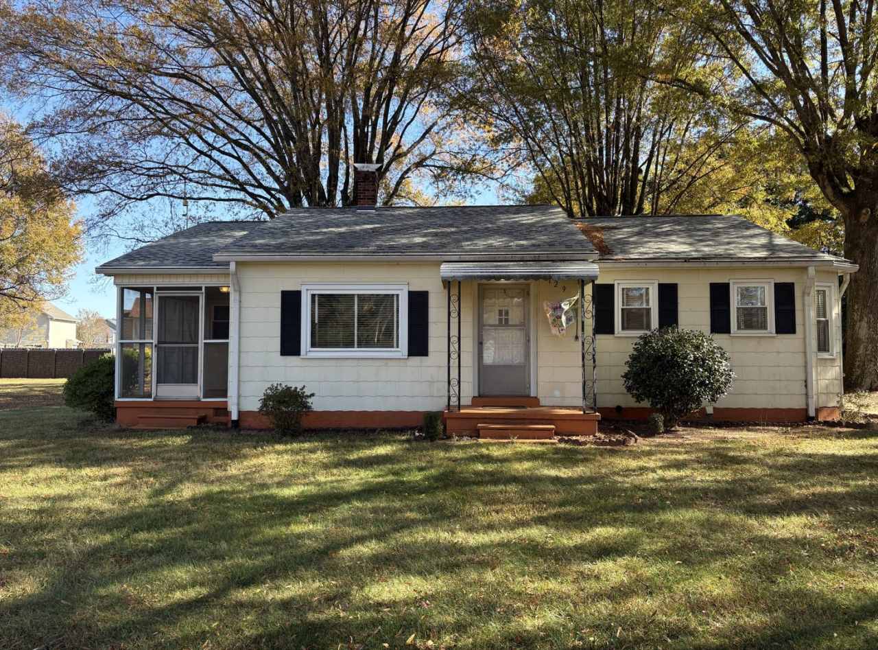 3 Bedroom, 1.5 Bathroom House in Winston-Salem!