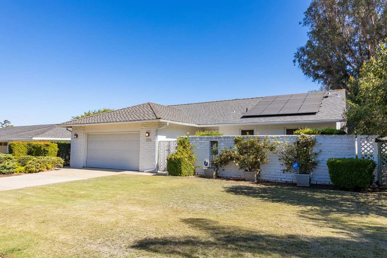 Spacious single level Home with A/C on the Golf Course!