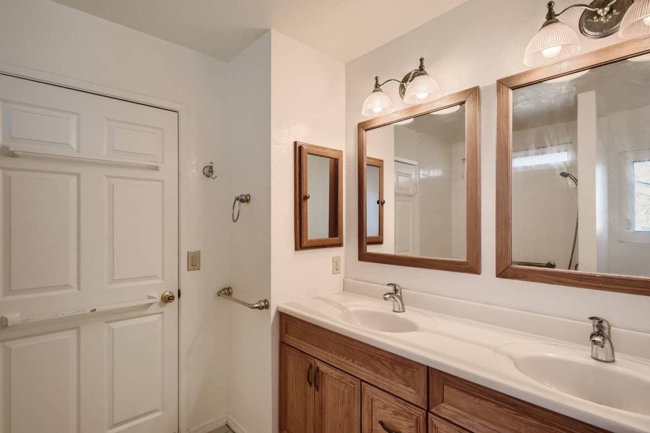 3 Bedroom 2.5 bath home near the 56  15 Freeway!!