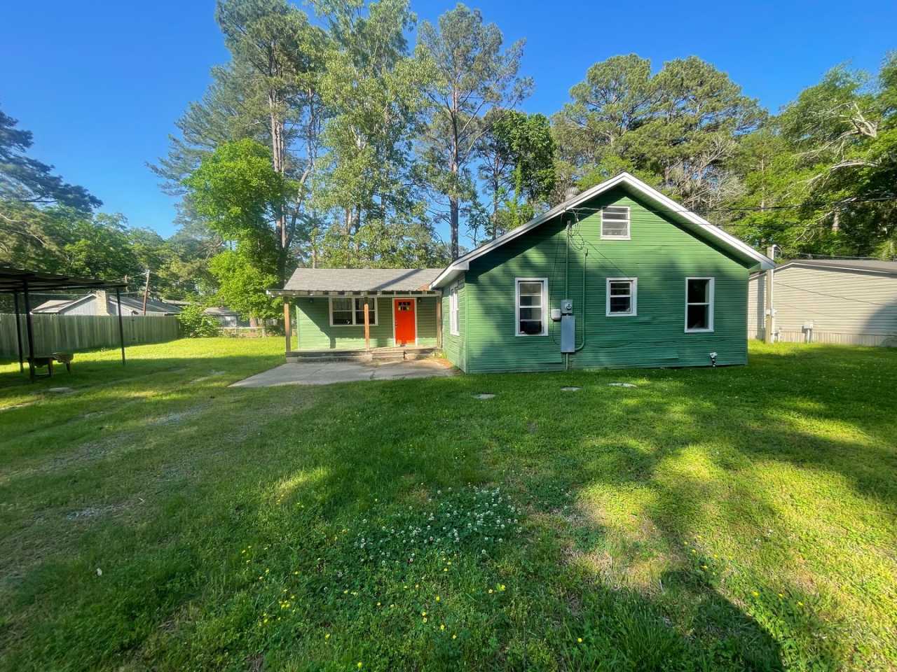 Near Cross Lake! Don’t miss out!