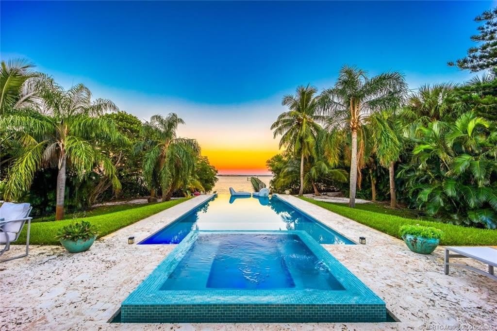 62 S Sewalls Point Road