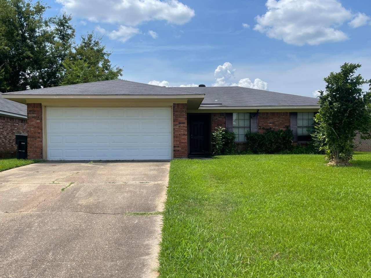 Brookhaven Estates Charmer!