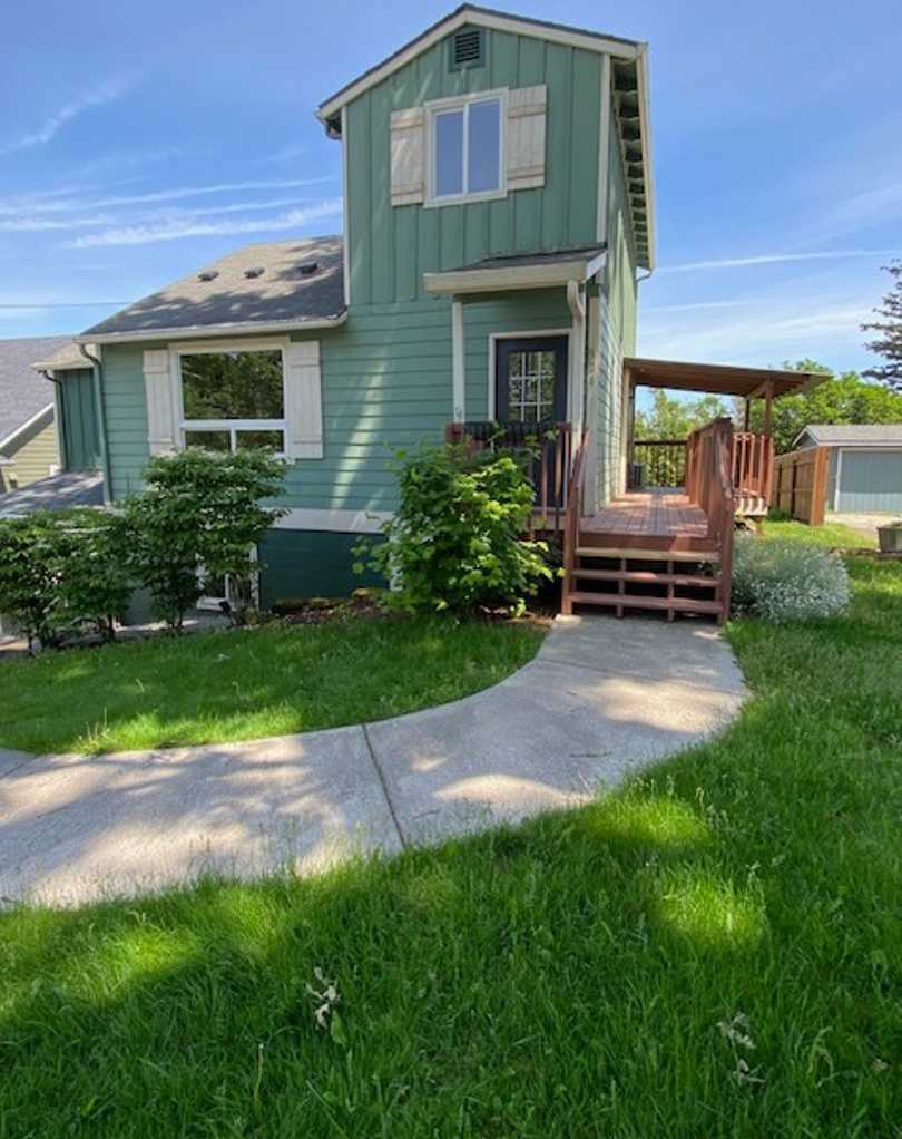 Updated Camas Townhome