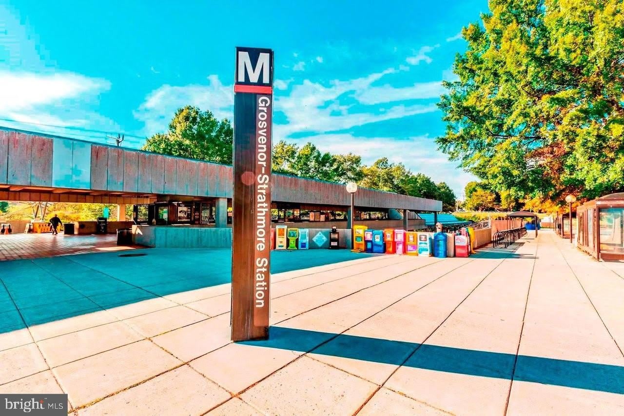 10654 MONTROSE Avenue unit: 3