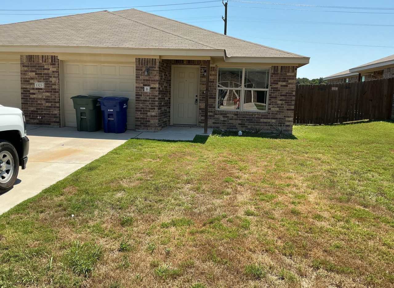 Charming 3 bedroom 2 bath duplex in desirable location!!