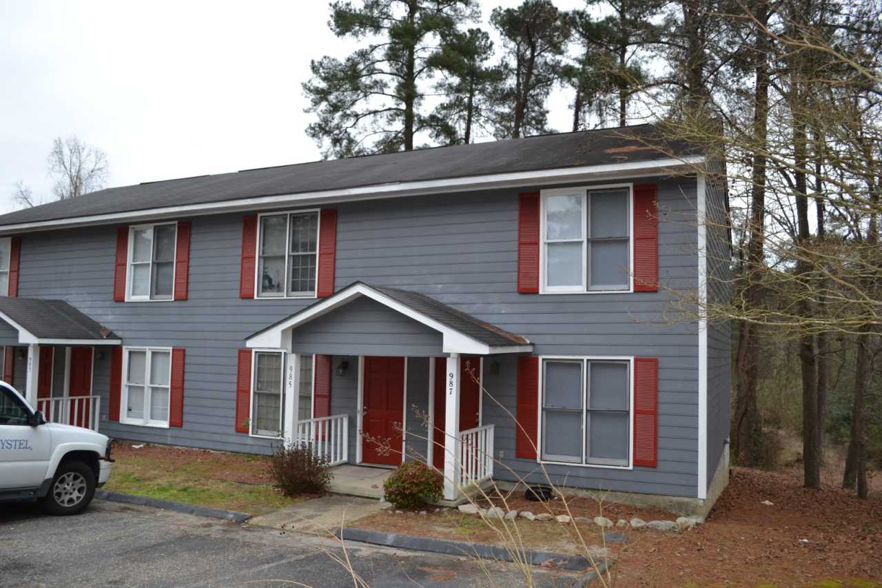 2 Bedroom Townhome available 6/1/2025 - near hospital and shopping mall