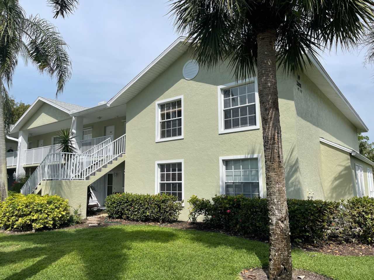 ANNUAL RENTAL - 2ND FLOOR LAKE VIEW 2 BED / 2 BATH AT PINE HAVEN!