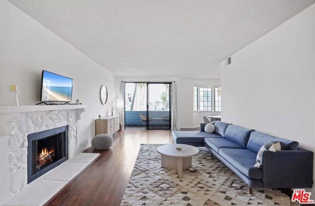 310 Tahiti Way unit: 201