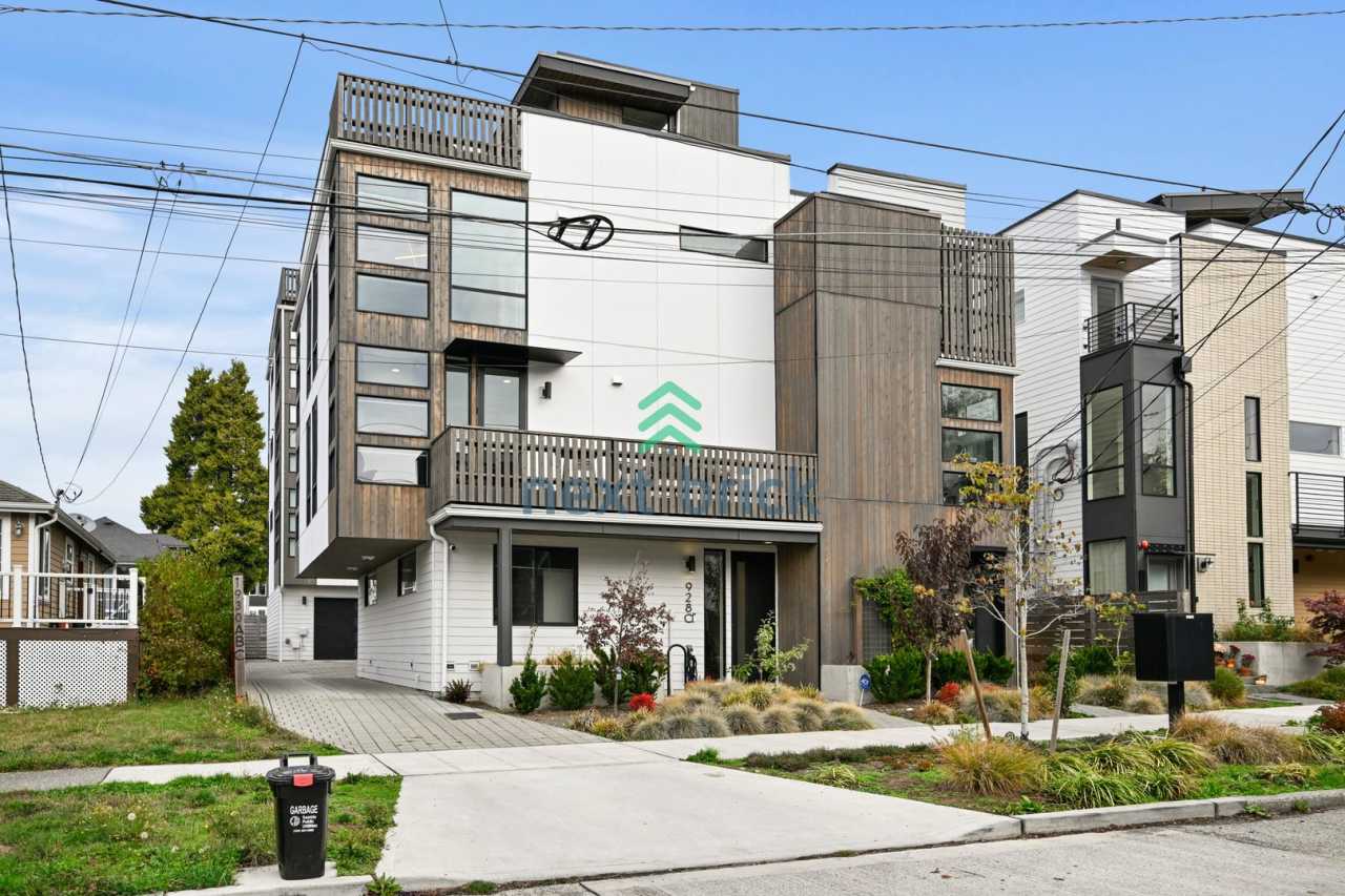 Beautiful 2 Bed 2.5 Bath Townhome for Rent