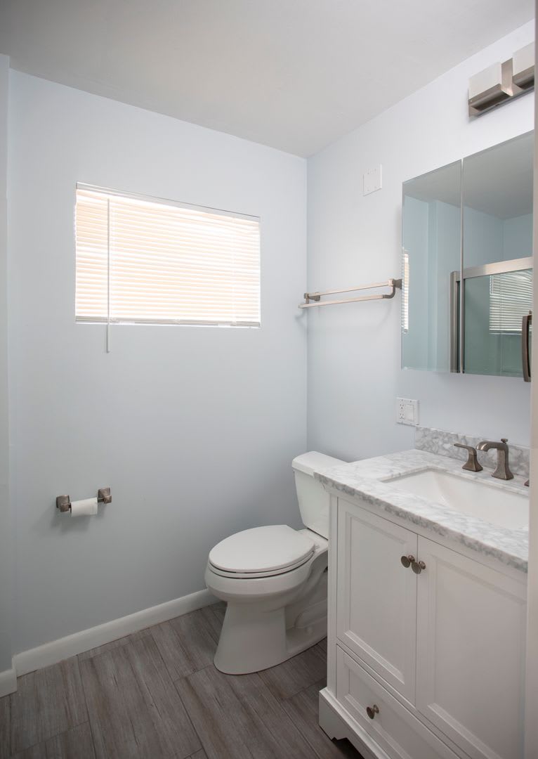 Move-In Ready 3/2 with Driveway  Backyard – Furnished  Updated!