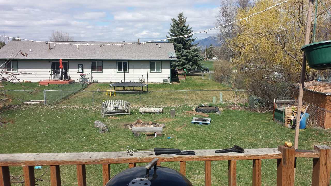 3 Bedroom, 1 Bathroom Unit in Duplex for Rent