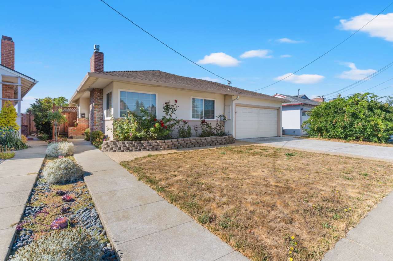 Charming Castro Valley Home: Spacious Living, Prime Location