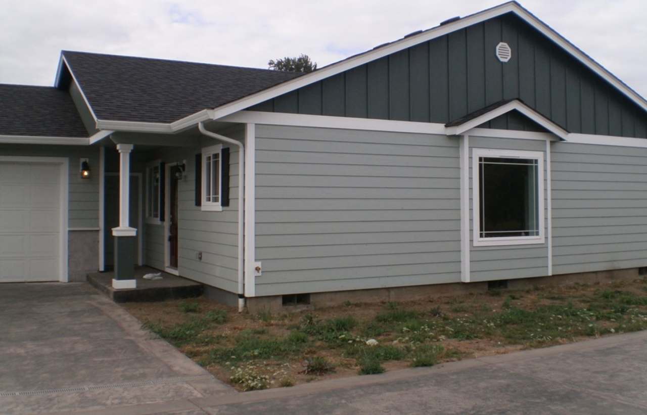 Spacious 3BR/ 2BA House