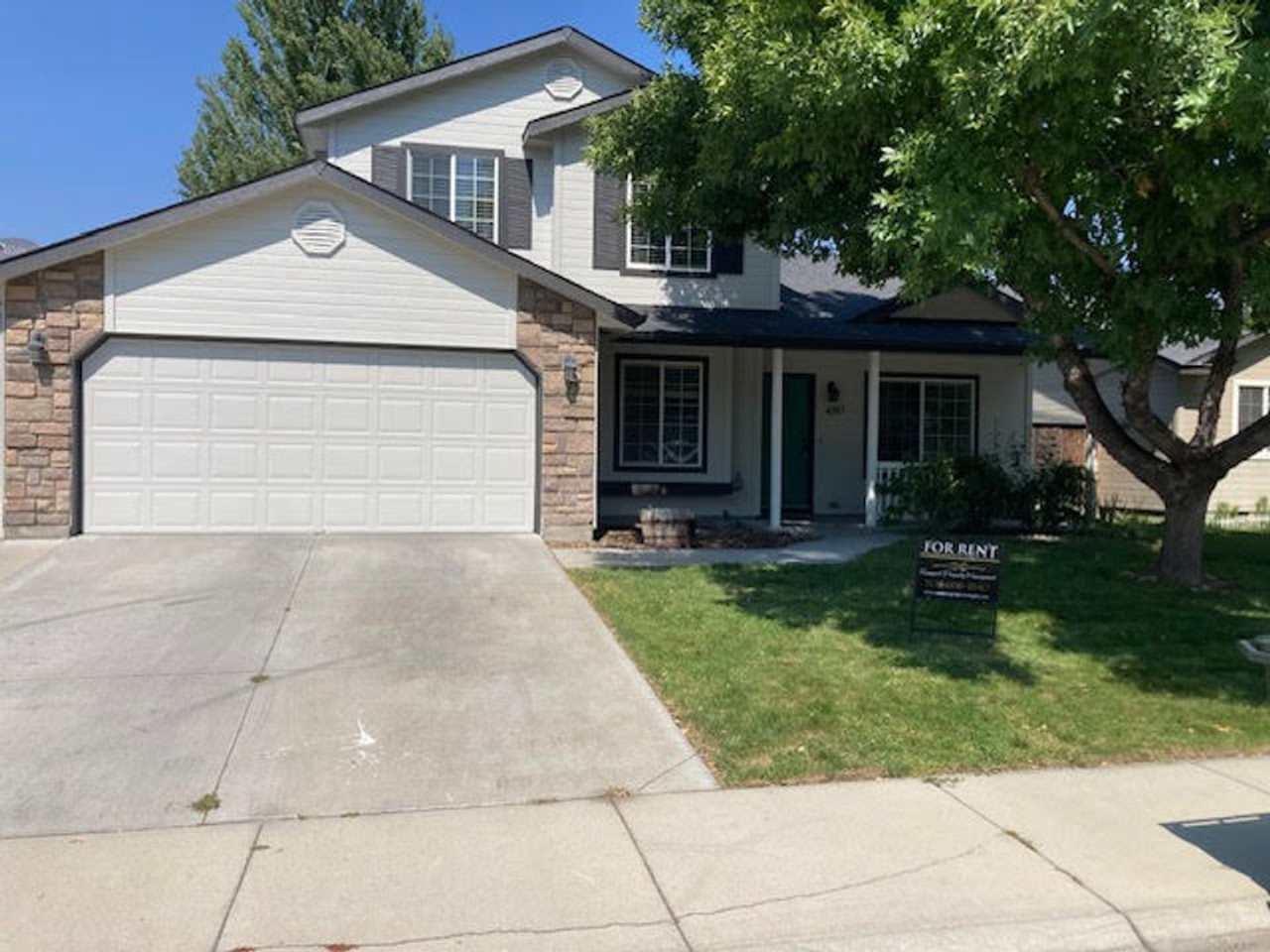 Great location in Meridian 4 bed 2.5 bath home