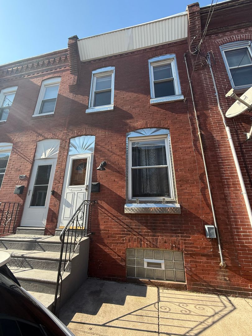 Charming 3-Bedroom Home in Port Richmond Available Now!