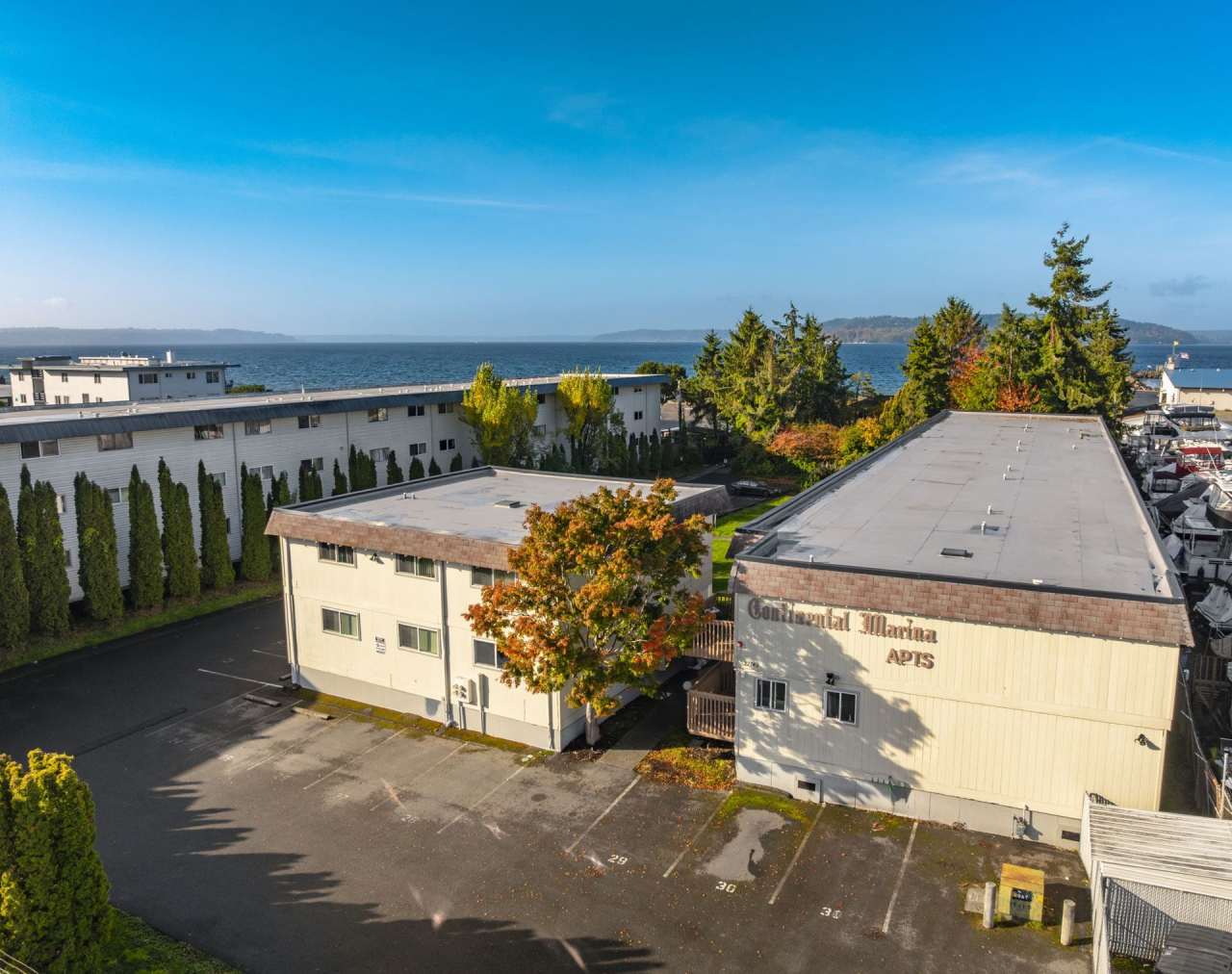 Live by the Des Moines Marina — Walk to Restaurants, Shops  the Farmers Market! 1 bedroom Unit