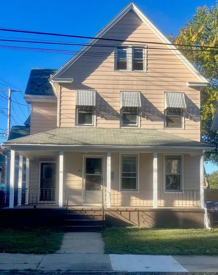 Single Family Home 4 bed/ 2 bath