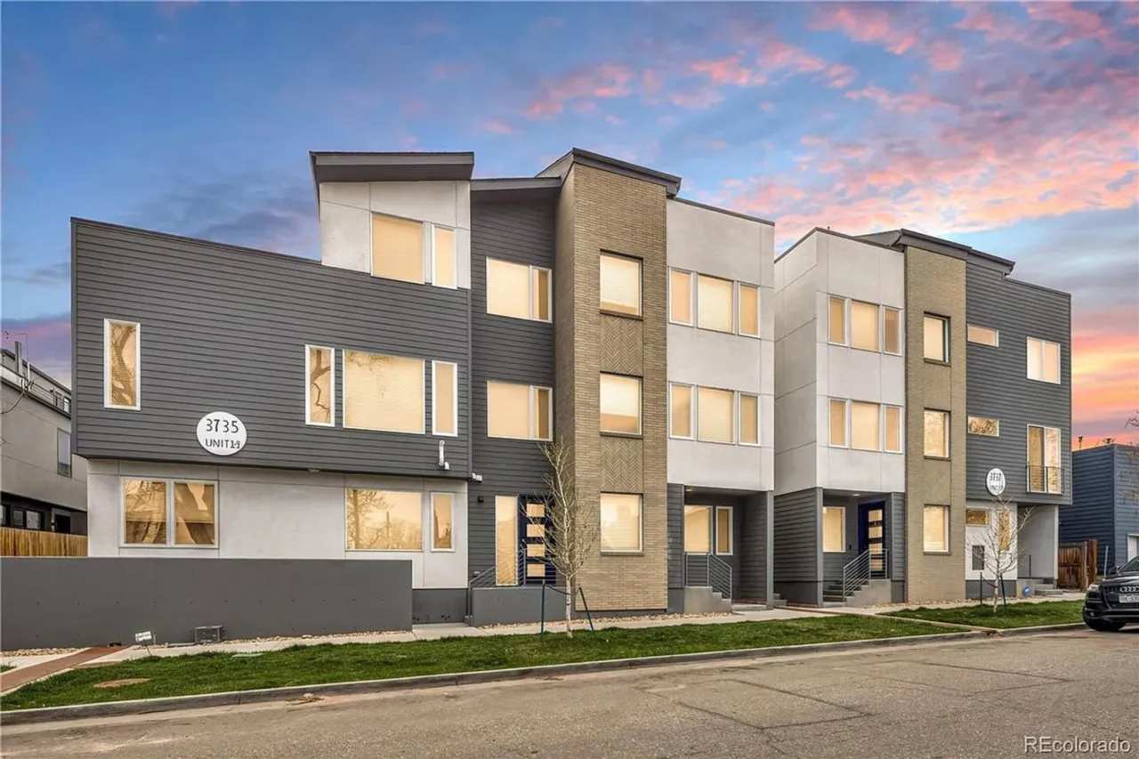 Charming 2BR Townhome in Denver