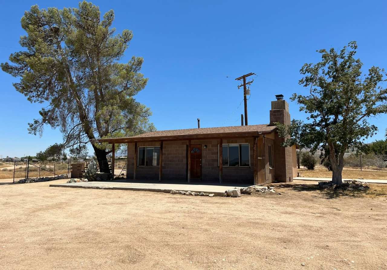 Charming 2 bedroom, 1 bathroom