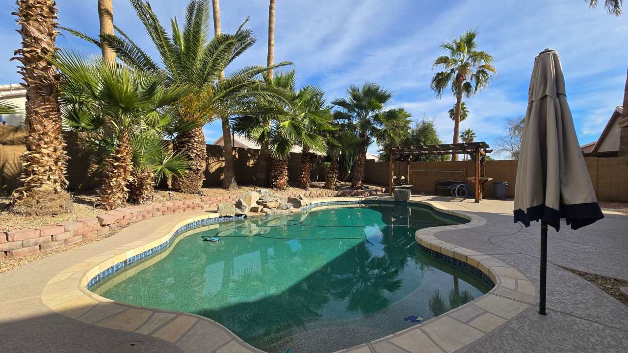 Awesome Goodyear home with SOLAR  POOL!