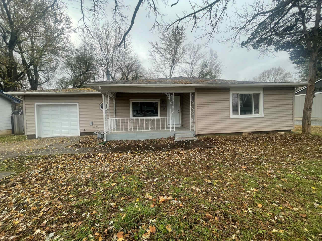 Rent Available now 3 bedroom 2 full bath 1 car garage