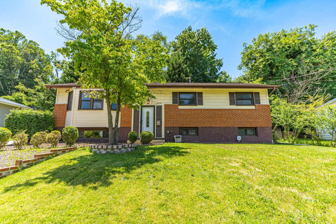 Charming 3+ BR single family home available now