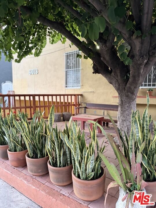 6013 Carlton Way unit: 1