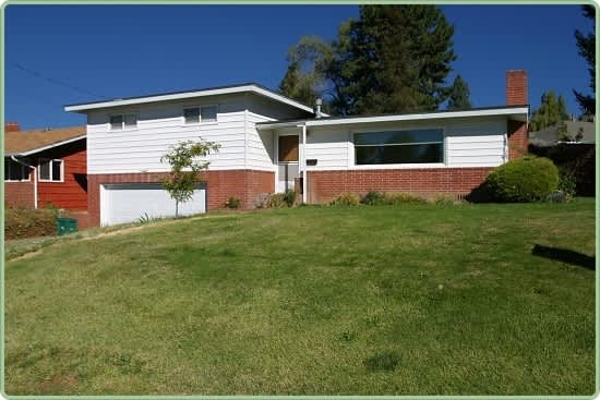 3 Bedroom, 1.5 Bath House in Pacific Terrace neighborhood