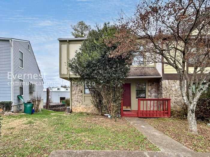 1174 Ridgecrest Lane Southeast