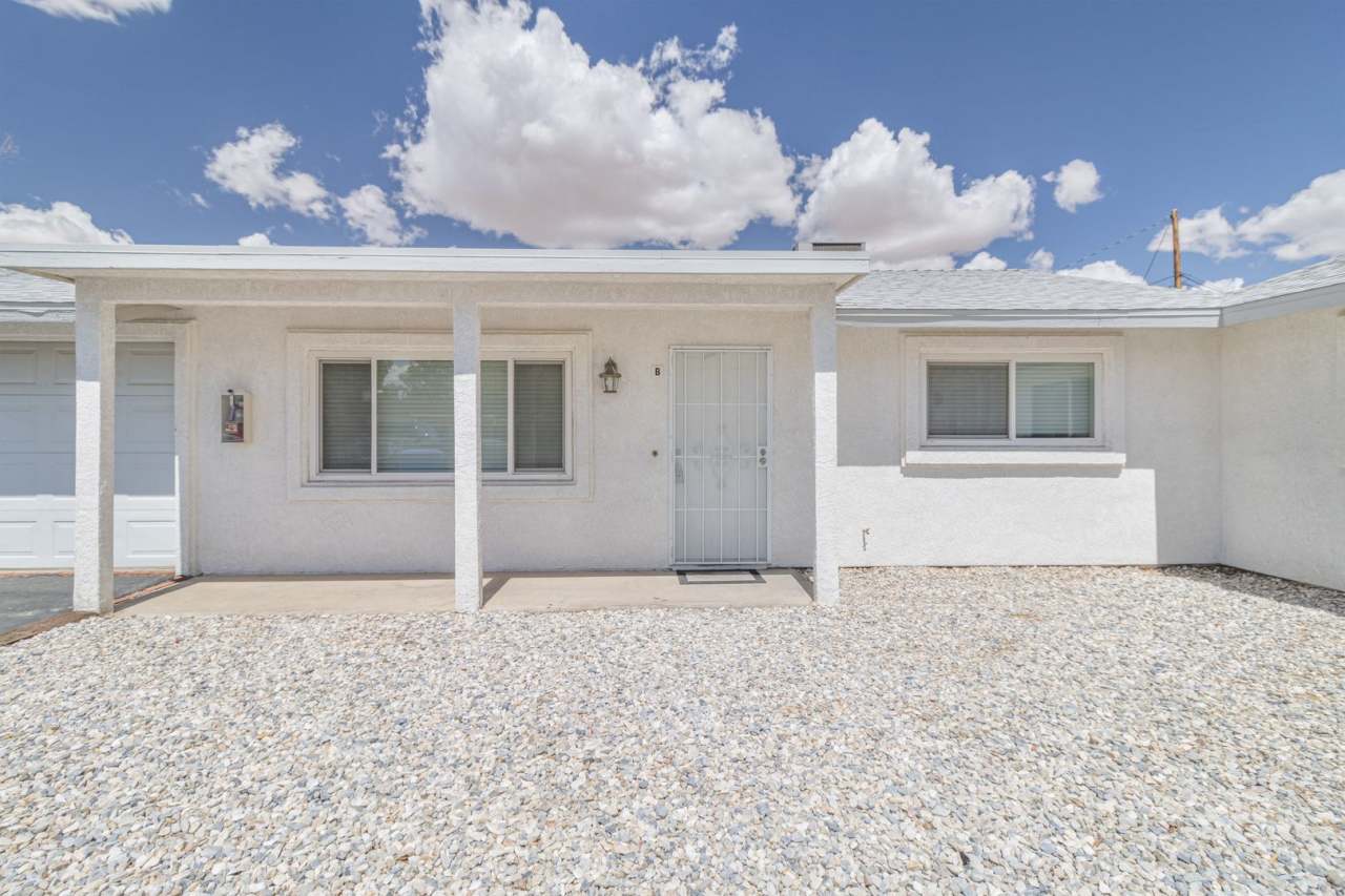 Spacious 2 Bedroom, 1 Bath Apartment – Freshly Renovated!