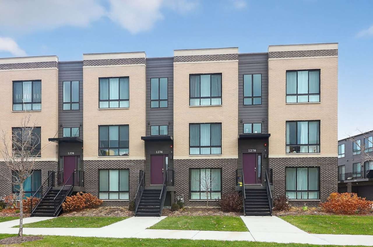 1276 Lakepointe Drive S