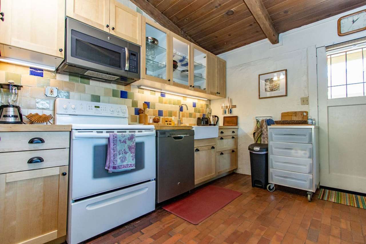 Temporary, Furnished Rental!