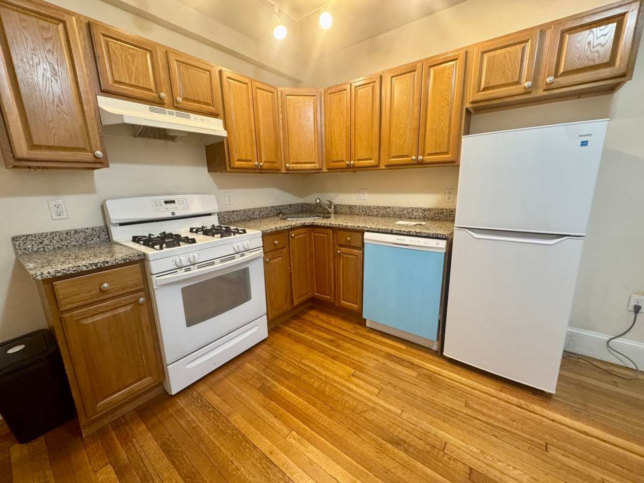 One Bedroom with Heat on GL-B Comm Ave Brighton