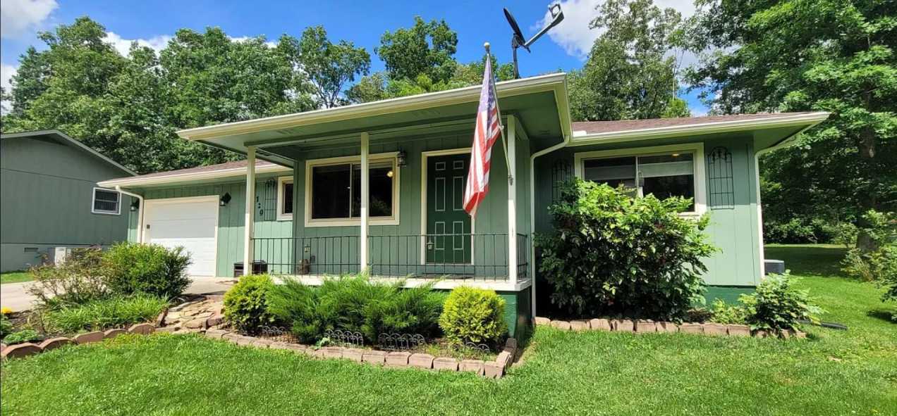 Darling *UNFURNISHED* two bedroom / 2 bath home located in the middle of beautiful Fairfield Glade.