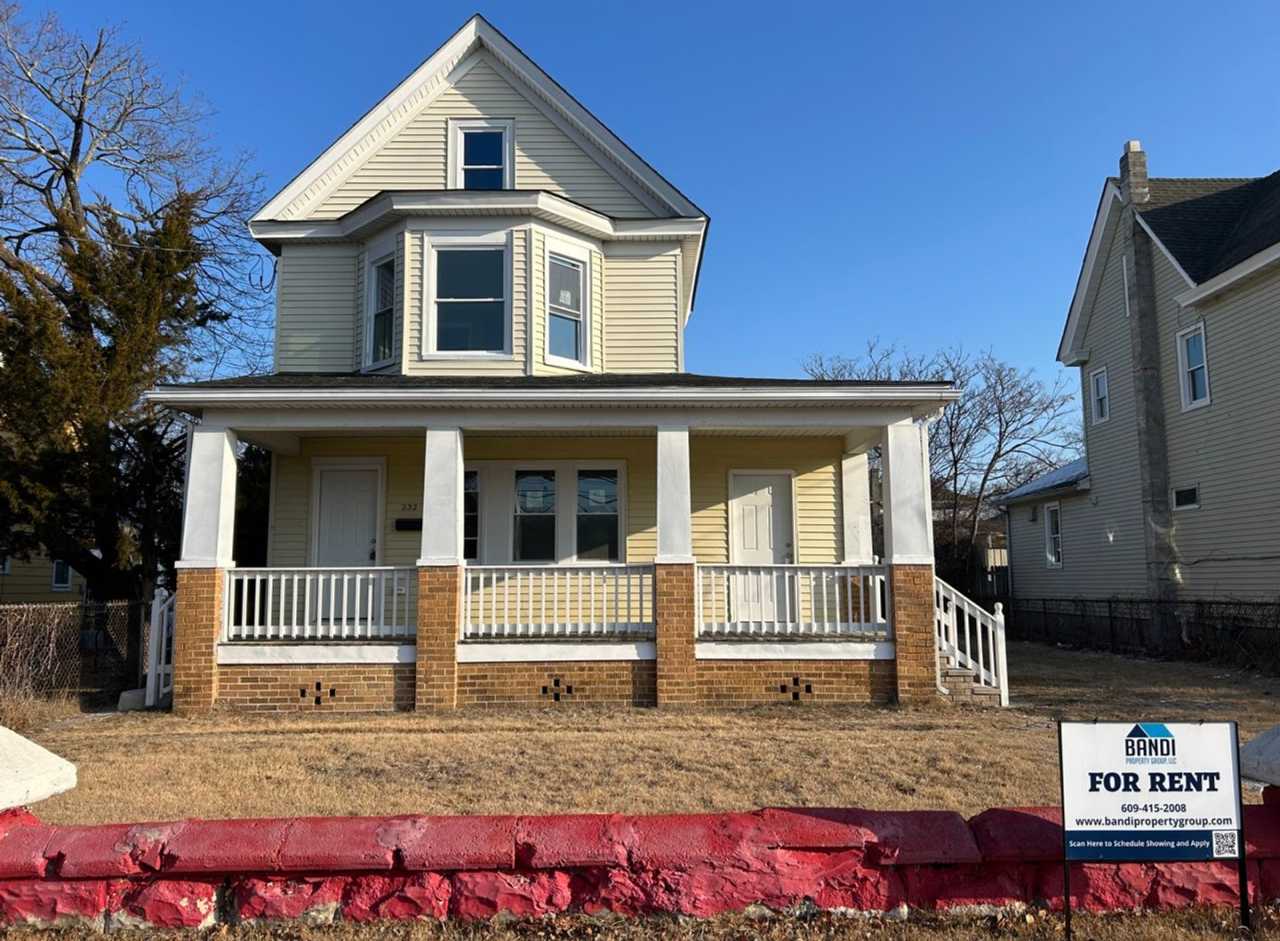 Newly Renovated 5 Bedroom 2.5 Bath House