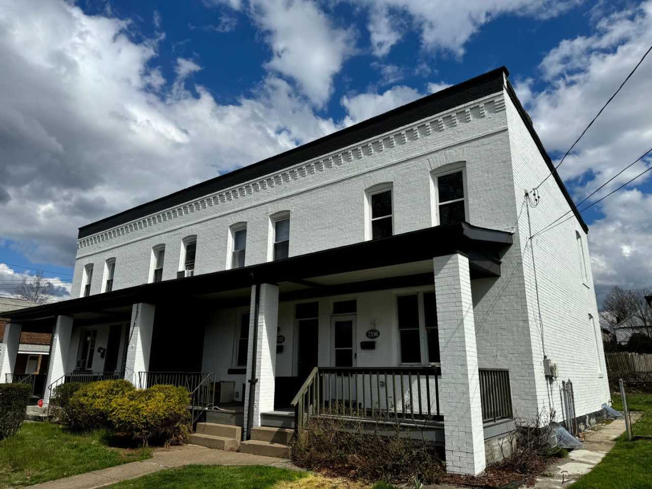 Lovely Two Bedroom Townhome with Fenced Yard