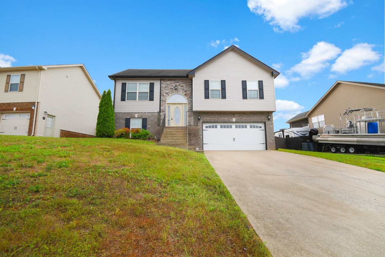 Pet Friendly Four Bedroom with Basement!