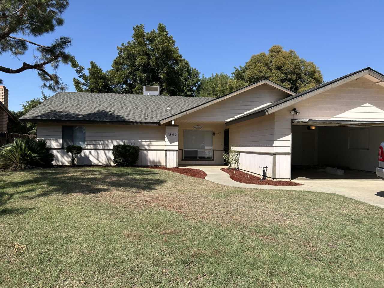 1842 W Robin Avenue