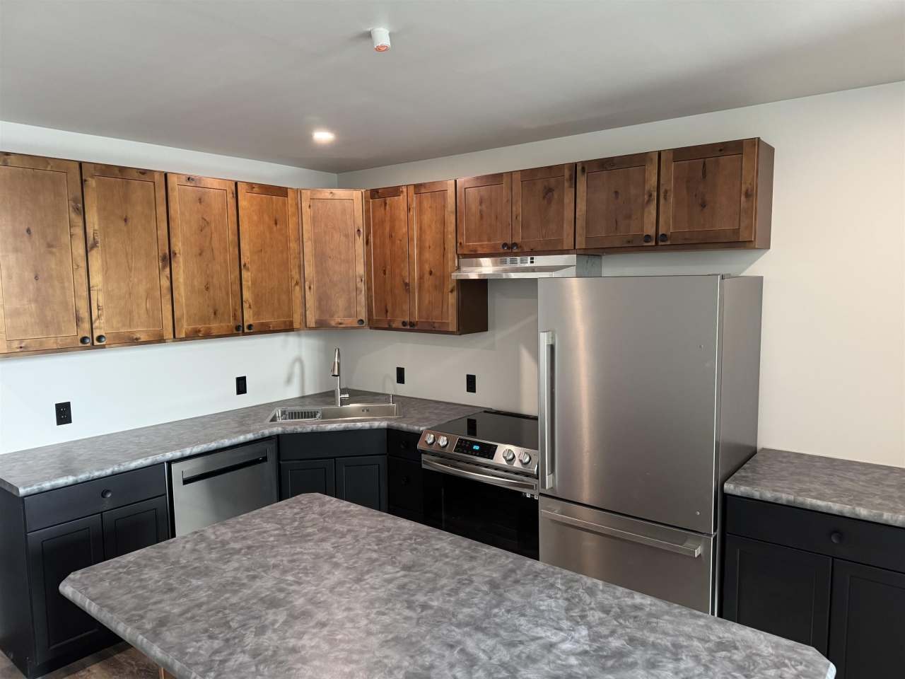 824 W 8th Street