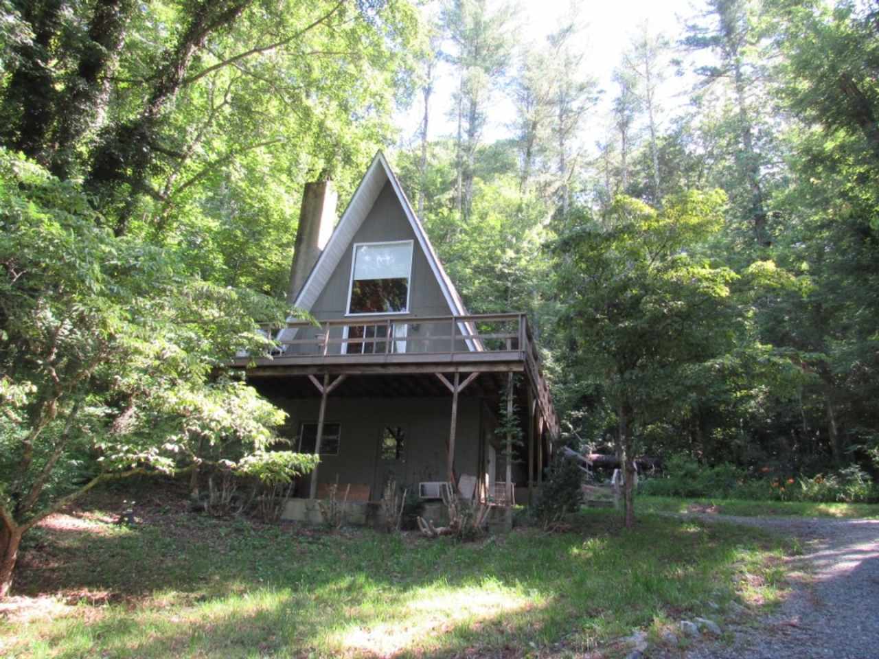 $1,650 - 2 Bedroom / 1.5 Bath Unfurnished A-Frame Cabin with a View of Glenville Lake