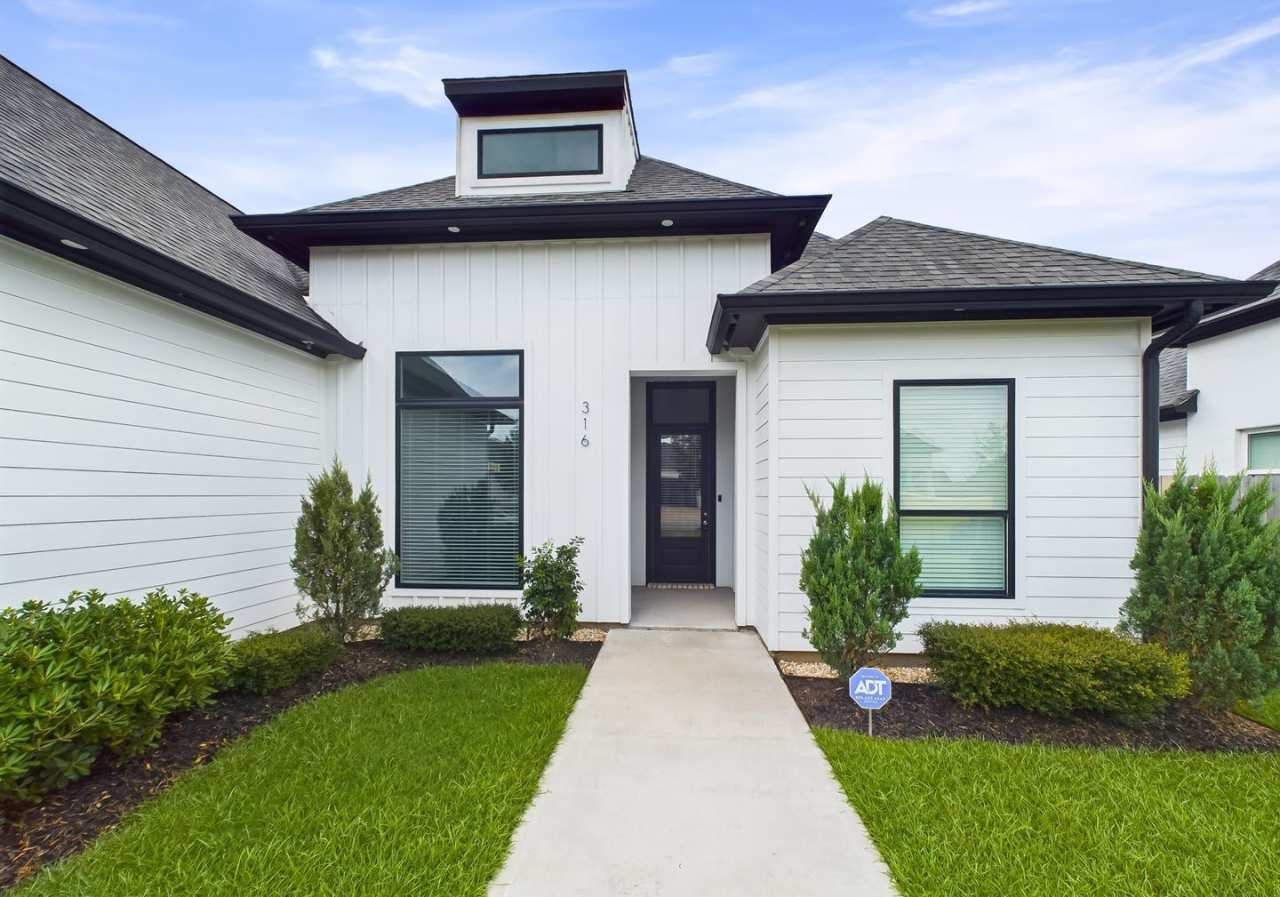 Luxurious 4 bedroom home available JANUARY 19th in Lafayette!