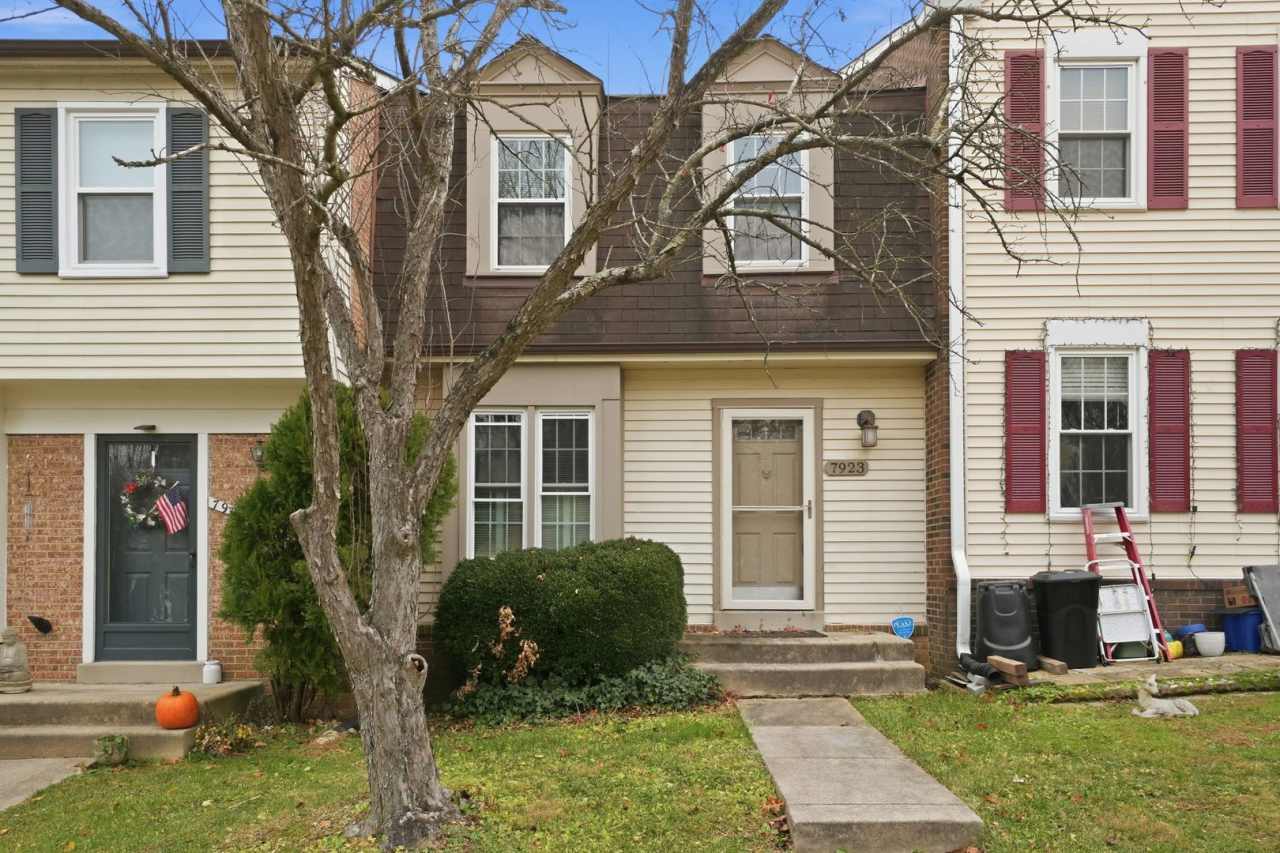 Welcome home to this charming three-level townhouse in the heart of Springfield!