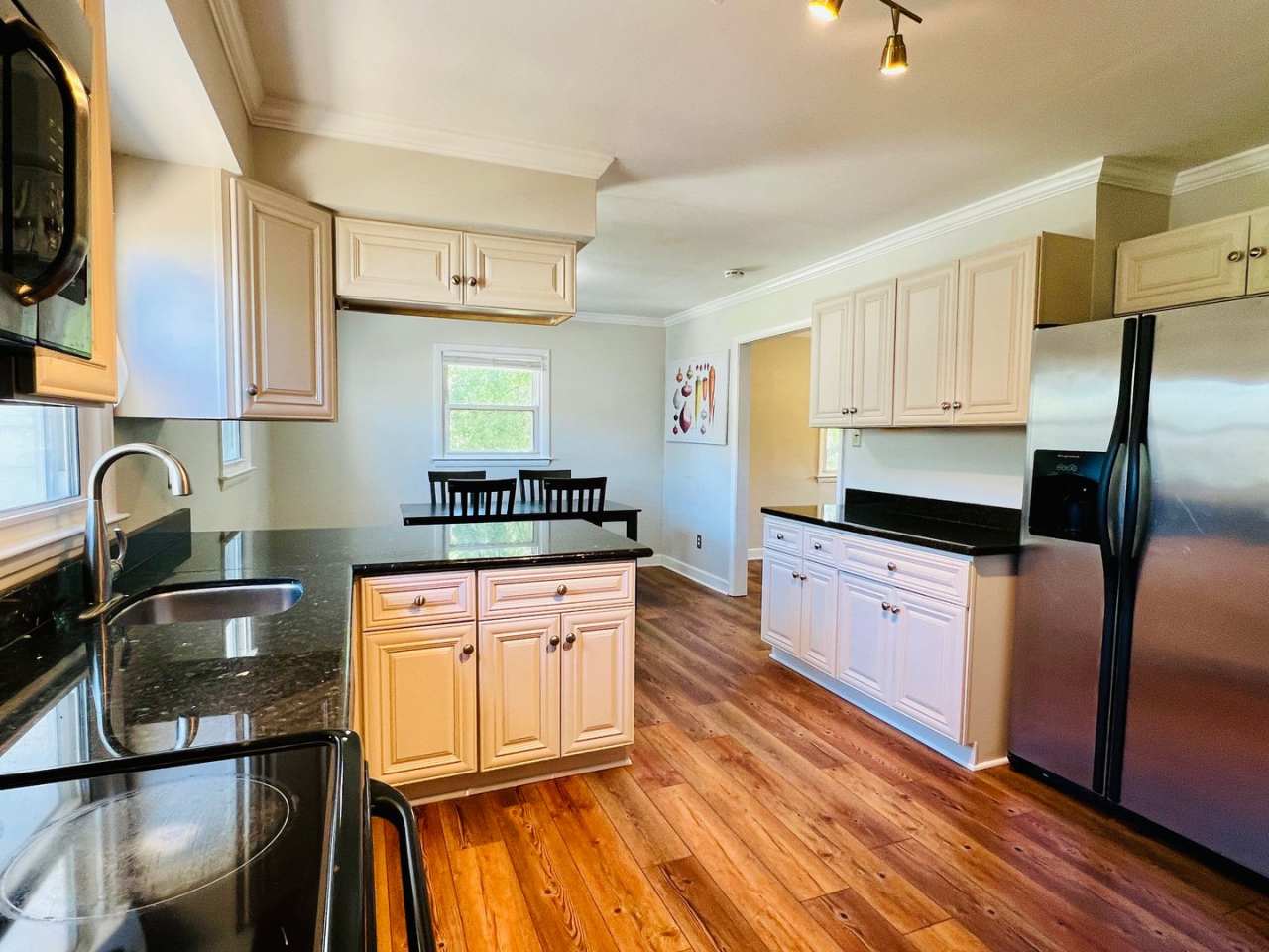 Charming Rancher in the Heart of Colonial Place