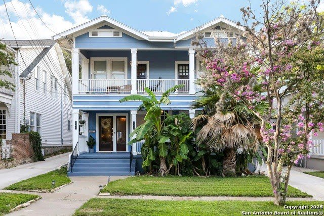 141 E Woodlawn Ave