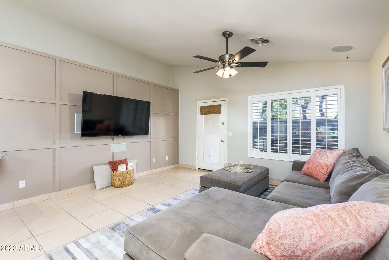 8161 W PONTIAC Drive