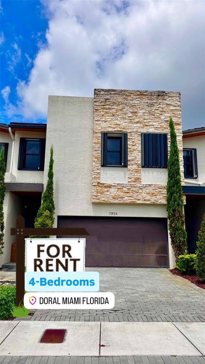 7924 NW 105th Ave