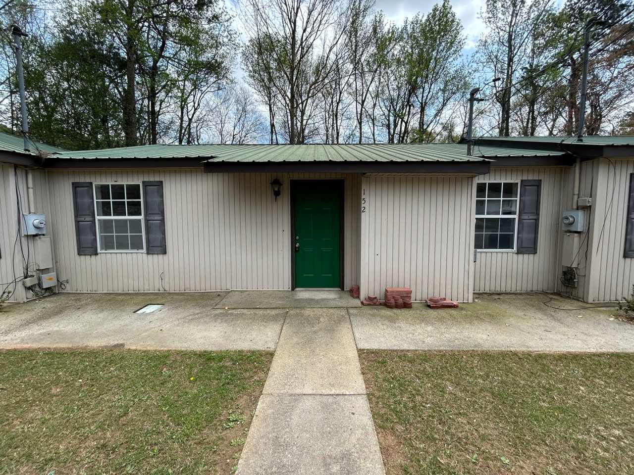 Carrollton City Apartment Available Now!