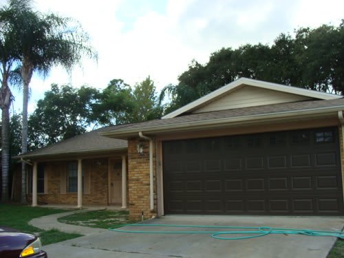 4 BEDROOM JUST 5 Min to I-4 EXIT 111, Beautiful Back Yard with large Screen Porch!