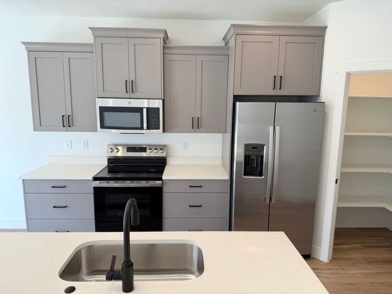 New Hurricane Heights Town Home- End Unit with Bigger Yard