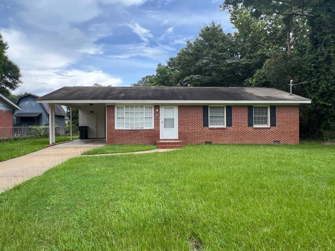 Charming 3 Bedroom Home on Quiet Street – Available Now!